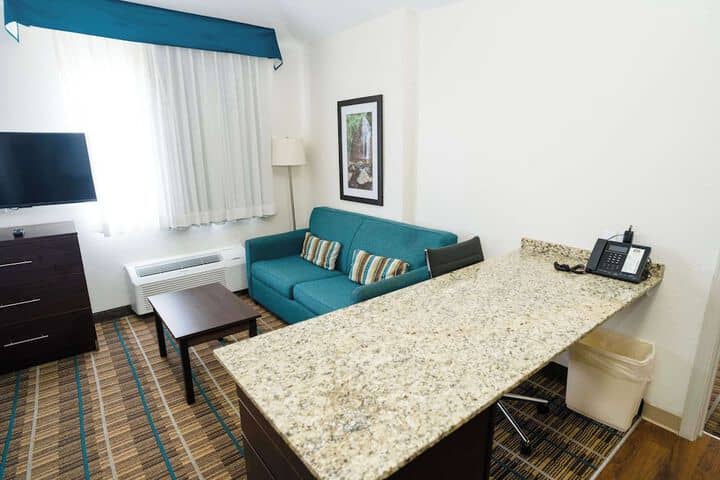 Room 32 of 64