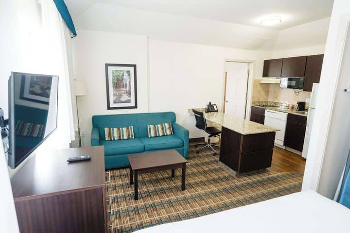 Room 33 of 64