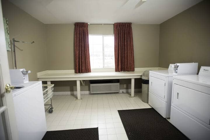 Room 52 of 64